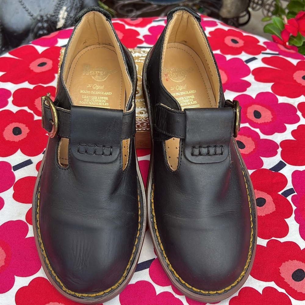 🏴󠁧󠁢󠁥󠁮󠁧󠁿 Vintage Dr. Martens MIE Matte Black T-Strap Mary Jane UK 6